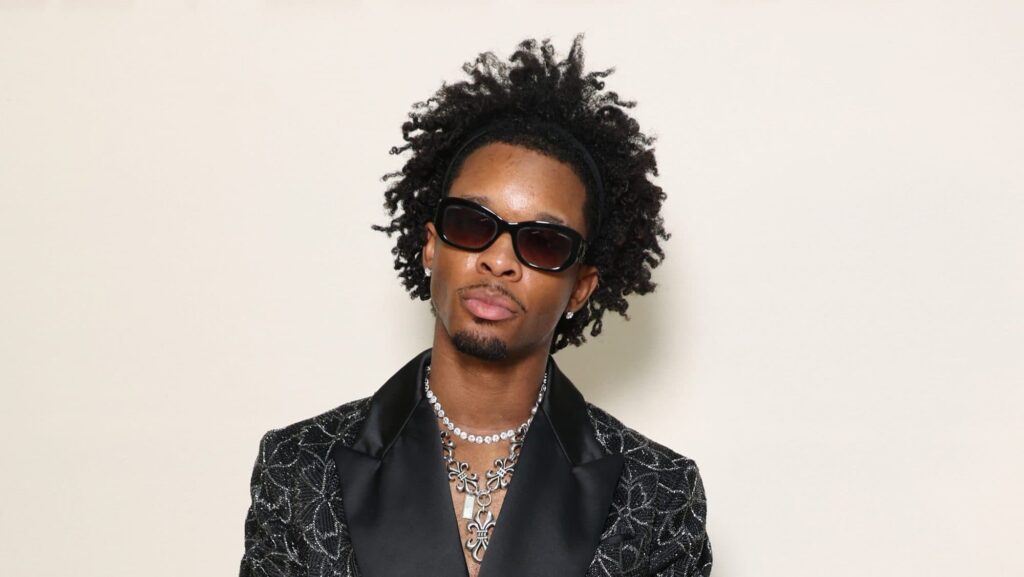 人気歌手d4vd、14歳少女の殺人容疑で逮捕　過去にフジロック出演経験も