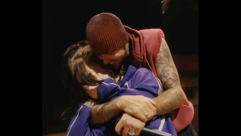 ビリー・アイリッシュ、憧れのジャスティン・ビーバーとコーチェラで共演！　“夢が叶った”瞬間に観客熱狂［動画あり］