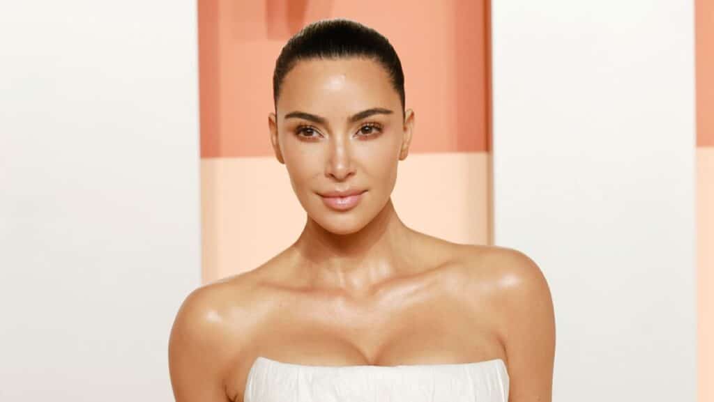 キム・カーダシアン、ブロードウェイ『The Fear of 13』のプロデューサーに参加｜冤罪描く作品