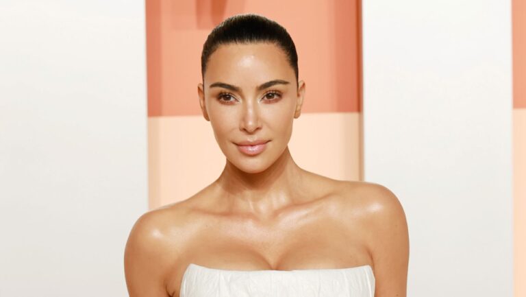 キム・カーダシアン、ブロードウェイ『The Fear of 13』のプロデューサーに参加｜冤罪描く作品