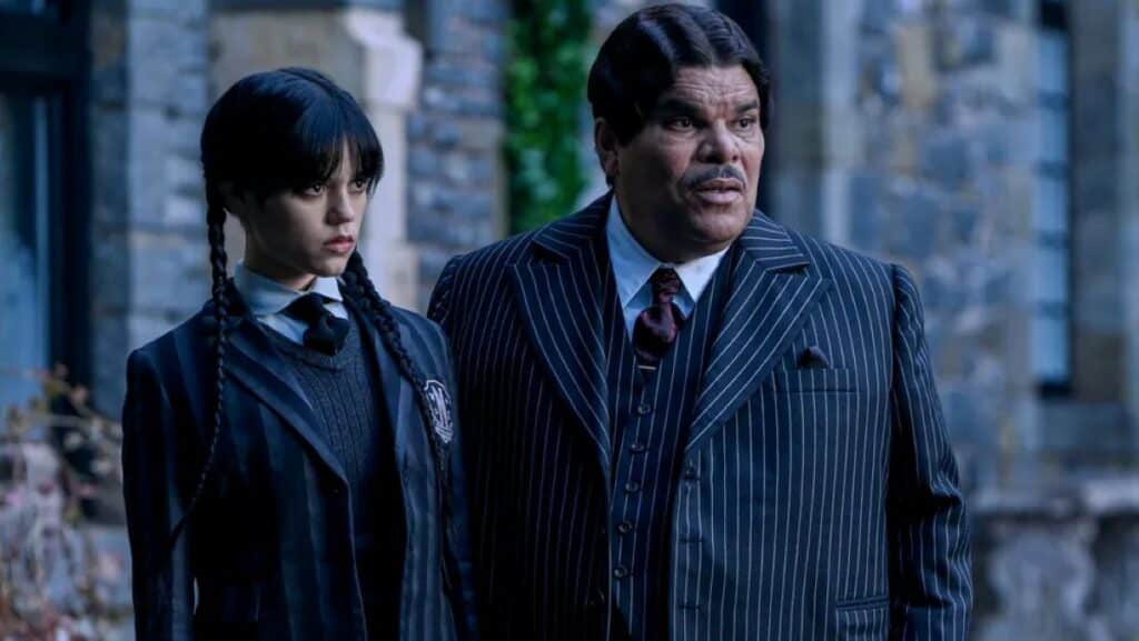 『ウェンズデー』シーズン1 ジェナ・オルテガとルイス・ガスマン