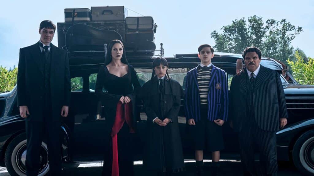 『ウェンズデー』シーズン2 ヨーナス・スオタモ(一番左) 写真:Helen Sloan/Netflix