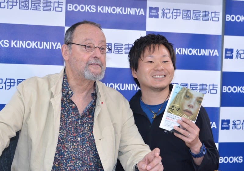 日本のファンと交流するジャン・レノ