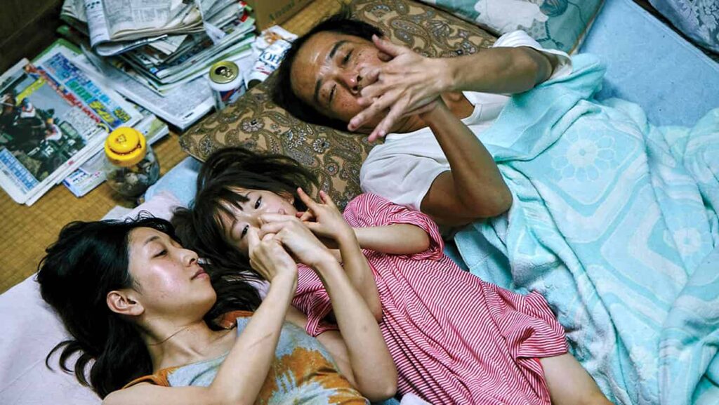 『万引き家族』より