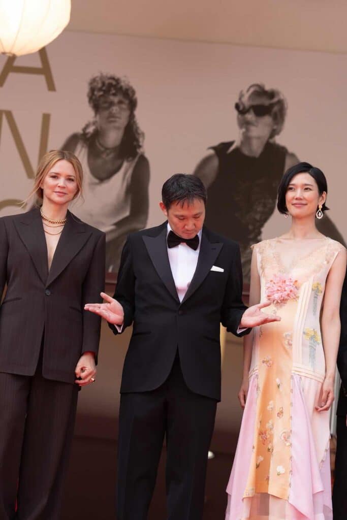 濱口竜介監督『急に具合が悪くなる』カンヌ熱狂、14分総立ち喝采 ヴィルジニー・エフィラも感動