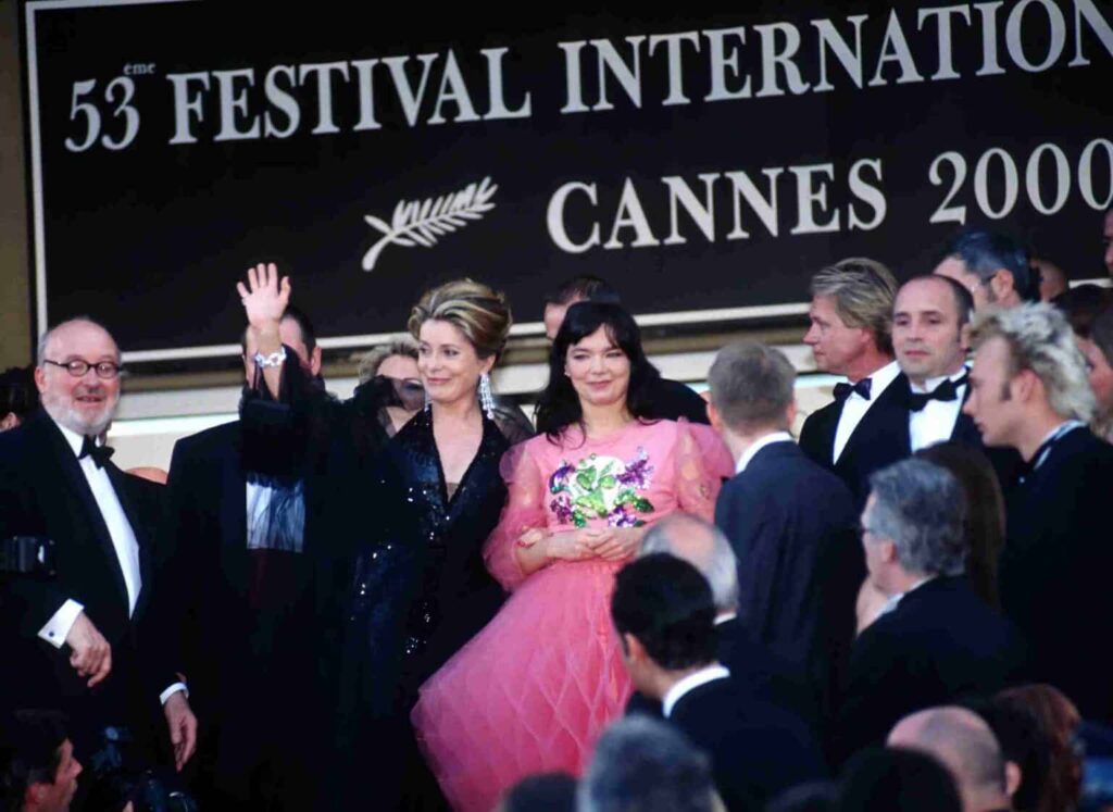 ラース・フォン・トリアー監督、カトリーヌ・ドヌーヴ、ビョーク、第53回カンヌ国際映画祭での『ダンサー・イン・ザ・ダーク』プレミア上映にて=2000年