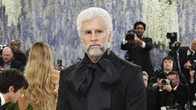 セレブのファッションを徹底解説、特殊メイクで老人に変身したバッド・バニー、メットガラ2026にて＝現地時間2026年5月4日