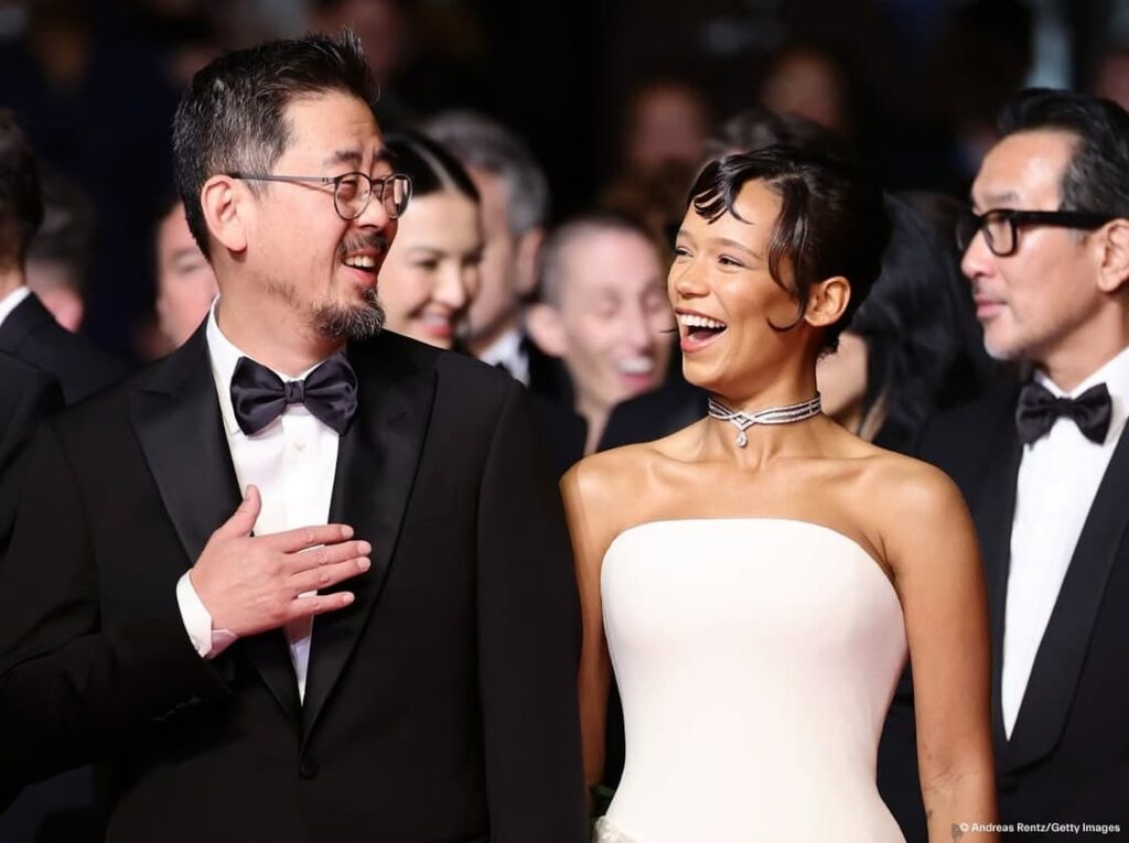 ナ・ホンジン監督、テイラー・ラッセル=現地時間5月17日、第79回カンヌ国際映画祭にて