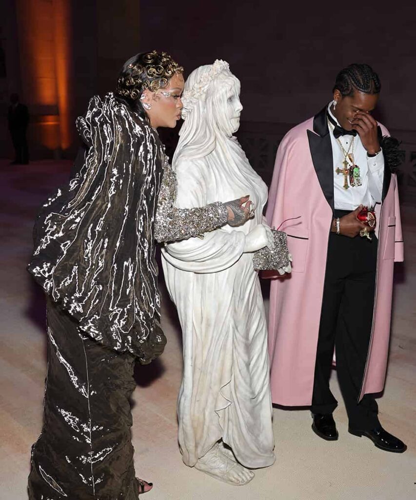 (左から)リアーナ、ハイディ・クルム、エイサップ・ロッキー 写真:Arturo Holmes/MG26/Getty Images for The Met Museum/Vogue