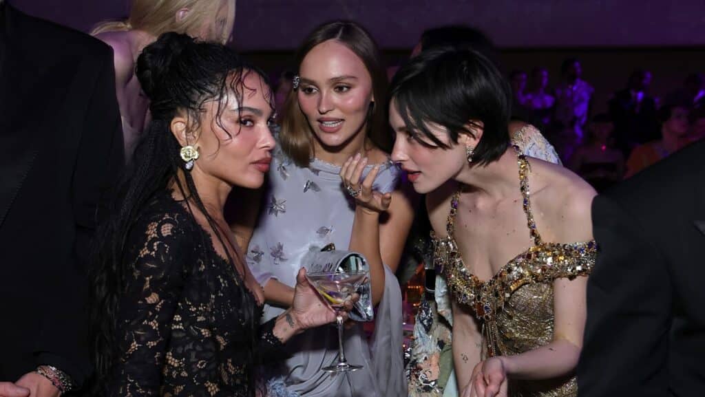 (左から)ゾーイ・クラヴィッツ、リリー=ローズ・デップ、グレイシー・エイブラムス 写真:Kevin Mazur/MG26/Getty Images for The Met Museum/Vogue
