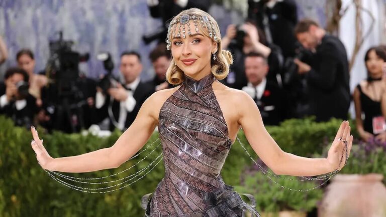 メットガラ2026の主役はサブリナ・カーペンター　映画史を纏った夜