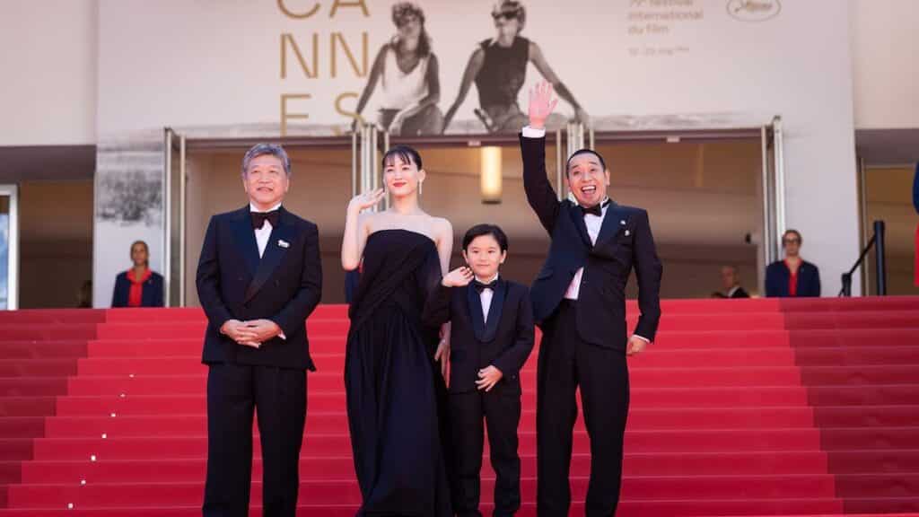 是枝裕和監督『箱の中の羊』カンヌ熱狂 9分拍手喝采に「止める監督」異例の展開