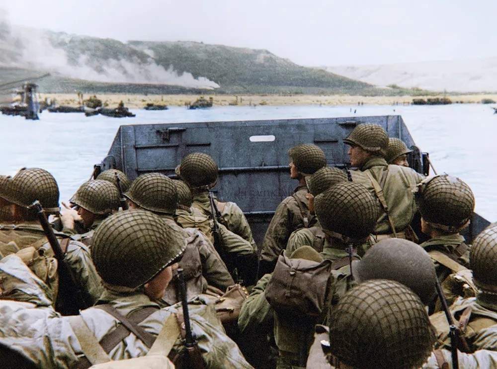 D-デイ(1944年6月6日)のアメリカ兵たち、ノルマンディーのオマハ・ビーチにて