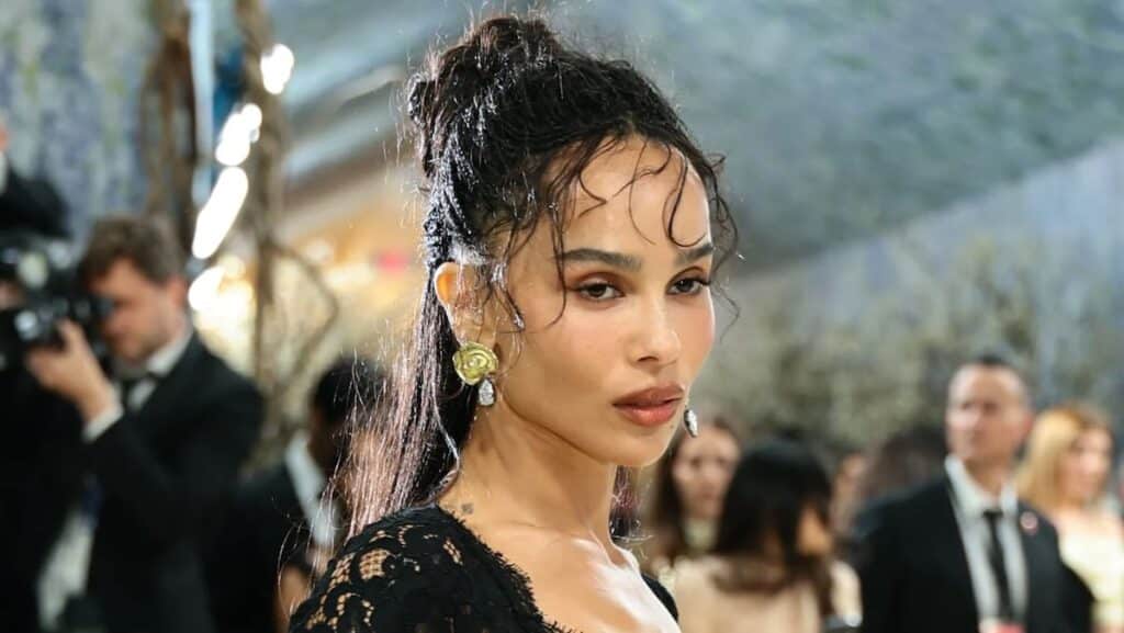 ハリー・スタイルズ不在──ゾーイ・クラヴィッツ、メットガラで見せた“沈黙のレッドカーペット”