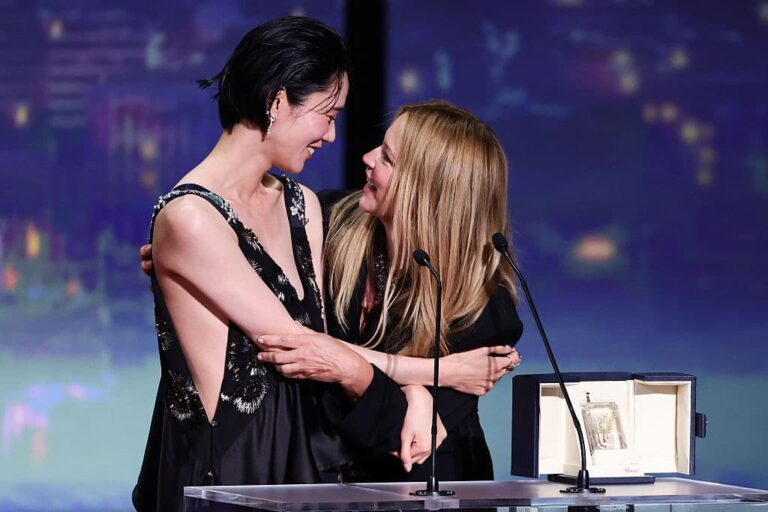 【カンヌ国際映画祭2026】『急に具合が悪くなる』のヴィルジニー・エフィラ＆岡本多緒が女優賞、岡本は日本人初の快挙に「夢さえも超えています」