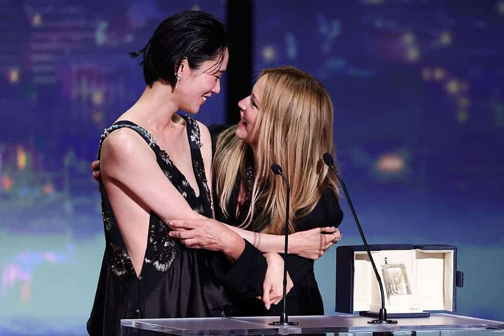 【カンヌ国際映画祭2026】『急に具合が悪くなる』のヴィルジニー・エフィラ＆岡本多緒が女優賞、岡本は日本人初の快挙に「夢さえも超えています」