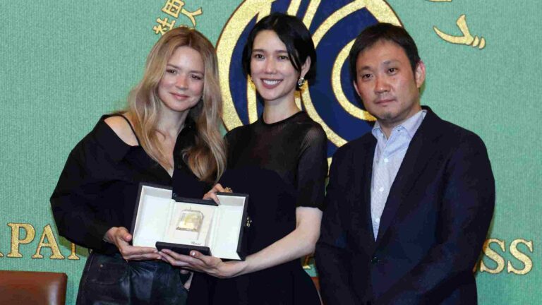 『急に具合が悪くなる』でカンヌ女優賞の岡本多緒が凱旋、ヴィルジニー・エフィラ、岡本多緒、濱口竜介監督