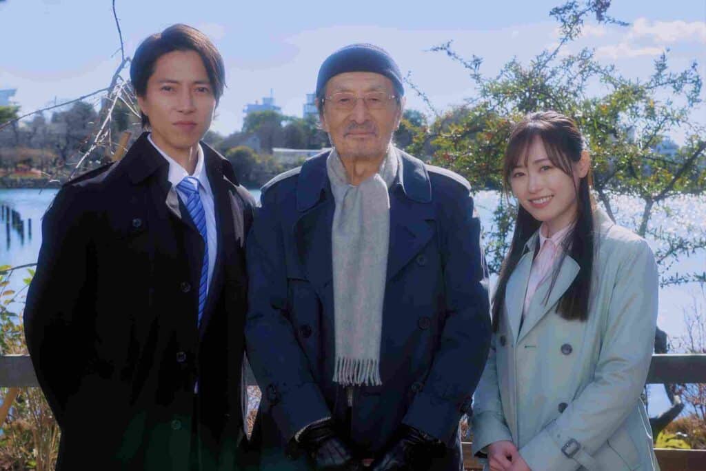 山下智久、山﨑努、福原遥、映画『正直不動産』クランクアップ写真
