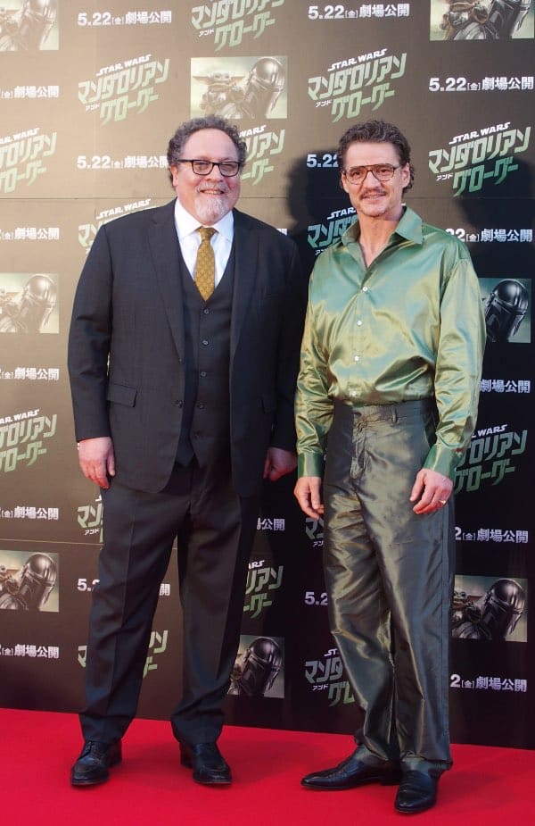 ジョン・ファヴローとペドロ・パスカル 写真:The Hollywood Reporter Japan