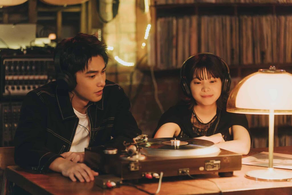 『シンシン アンド ザ マウス/SINSIN AND THE MOUSE』より © 2021 by Banana Yoshimoto All rights reserved. Japanese original edition published by Shinchosha Publishing Co., Ltd., Japan in 2021. The permission to use the original novel to produce this movie has been arranged with Banana Yoshimoto through ZIPANGO, S.L. ©2026映画「SINSIN AND THE MOUSE」FILM PARTNERS