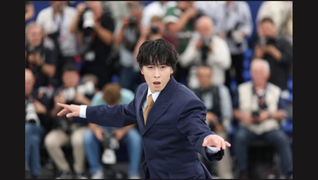 Snow Man宮舘涼太、カンヌ国際映画祭のフォトコールで“華麗すぎるターン”＆謎ジャンプを披露しネットで話題