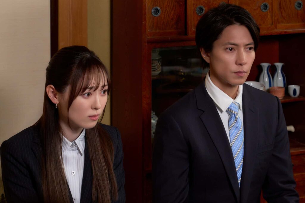 福原遥、山下智久、映画『正直不動産』より ©大谷アキラ・夏原武・水野光博/小学館 ©2026 映画『正直不動産』製作委員会
