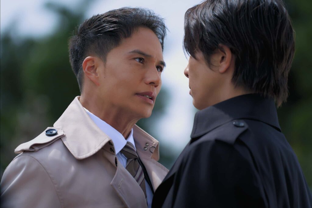 市原隼人、山下智久、映画『正直不動産』より ©大谷アキラ・夏原武・水野光博/小学館 ©2026 映画『正直不動産』製作委員会