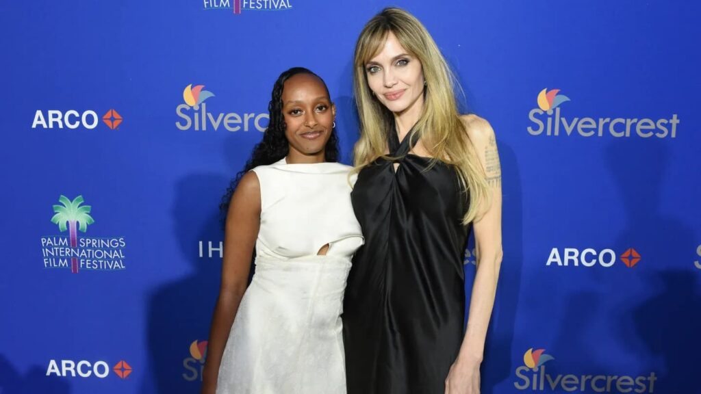 アンジェリーナ・ジョリーと長女ザハラ 写真：Vivien Killilea/Getty Images for Palm Springs International Film Society