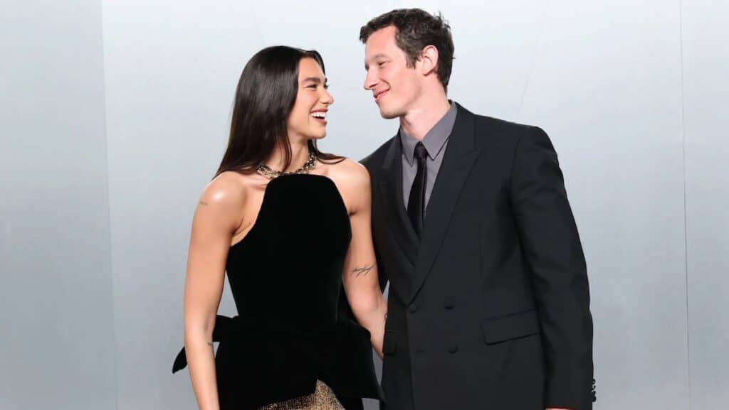 デュア・リパ結婚｜シャネル特注ドレス姿を公開　カラム・ターナーとのシチリア祝宴に注目
