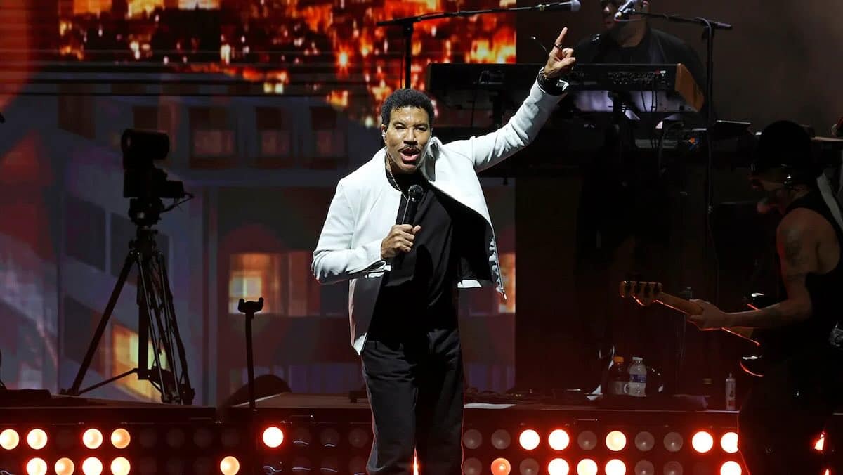 ライオネル・リッチー、公演中に体調不良でライブ中断　現在の容体は？