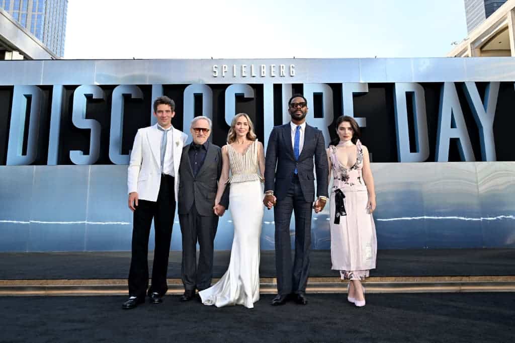 (左から)ジョシュ・オコナー、スティーヴン・スピルバーグ、エミリー・ブラント、コールマン・ドミンゴ、イヴ・ヒューソン=『ディスクロージャー・デイ』NYプレミアにて