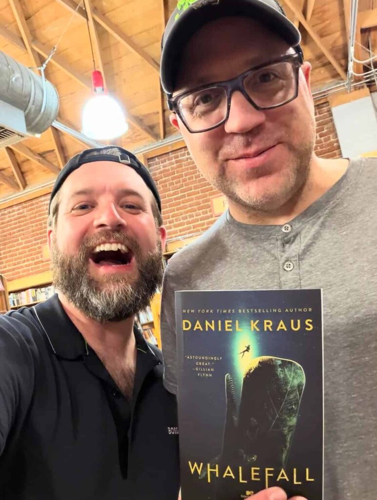 ブライアン・ダッフィールド監督(左)、原作者・脚本のダニエル・クラウス 写真:@briancduffield / Instagram