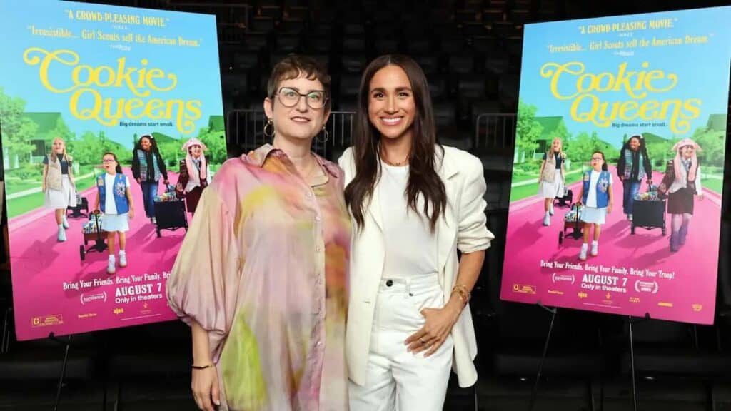 『Cookie Queens(原題)』のアリサ・ナミアス監督とメーガン妃=現地時間7月28日 写真:ERIC CHARBONNEAU/ROADSIDE ATTRACTIONS VIA GETTY IMAGES