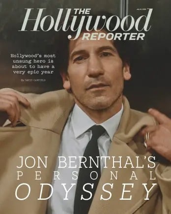 米『ハリウッド・リポーター』最新号の表紙を飾ったジョン・バーンサル