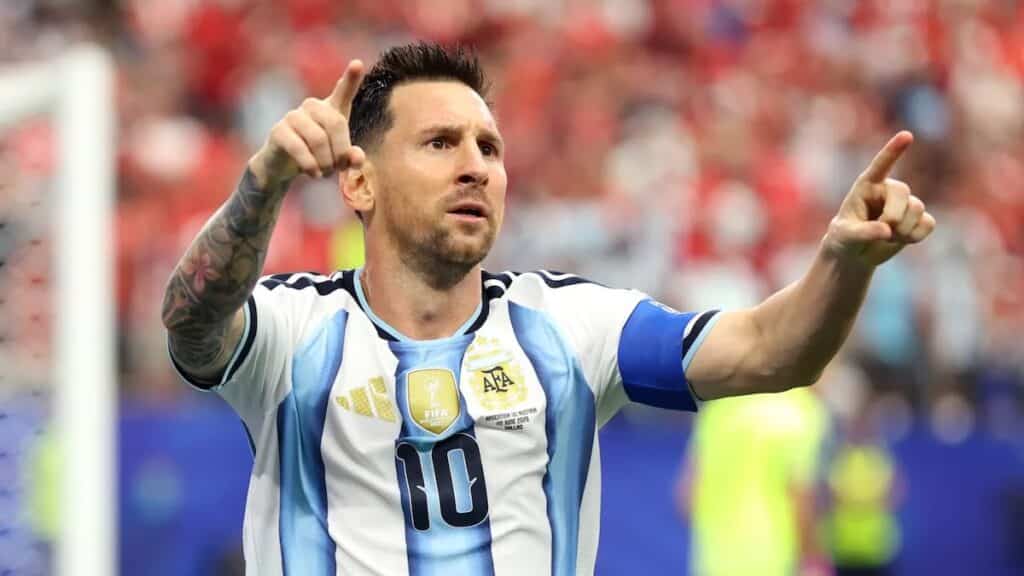 リオネル・メッシが抱いた赤ちゃんはラミン・ヤマルだった 19年後にW杯決勝で激突