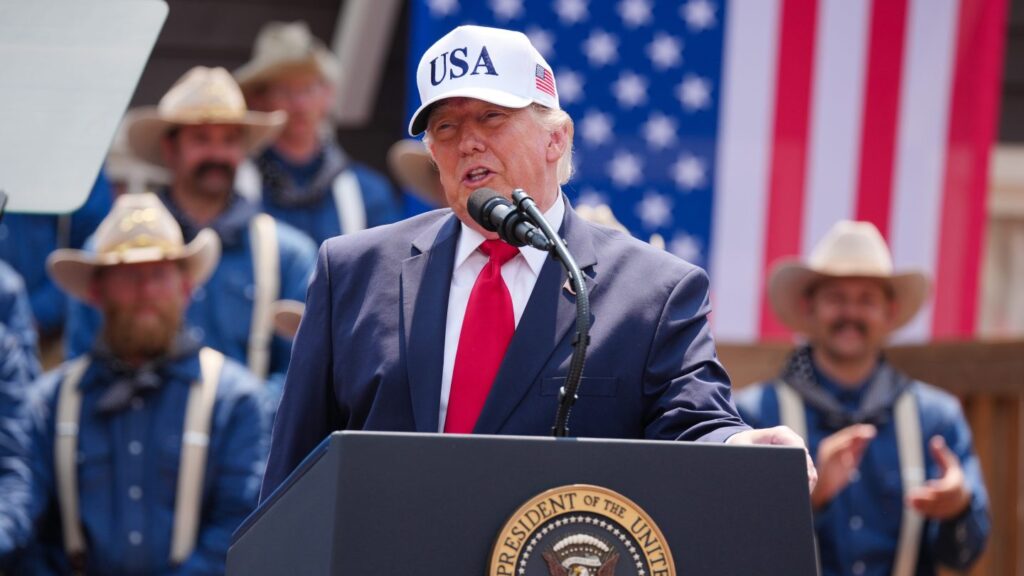 テイラー・スウィフトの豪華結婚式にトランプ大統領が反応、ノースダコタ州メドラのバーニングヒルズ野外劇場にて＝現地時間2026年7月1日