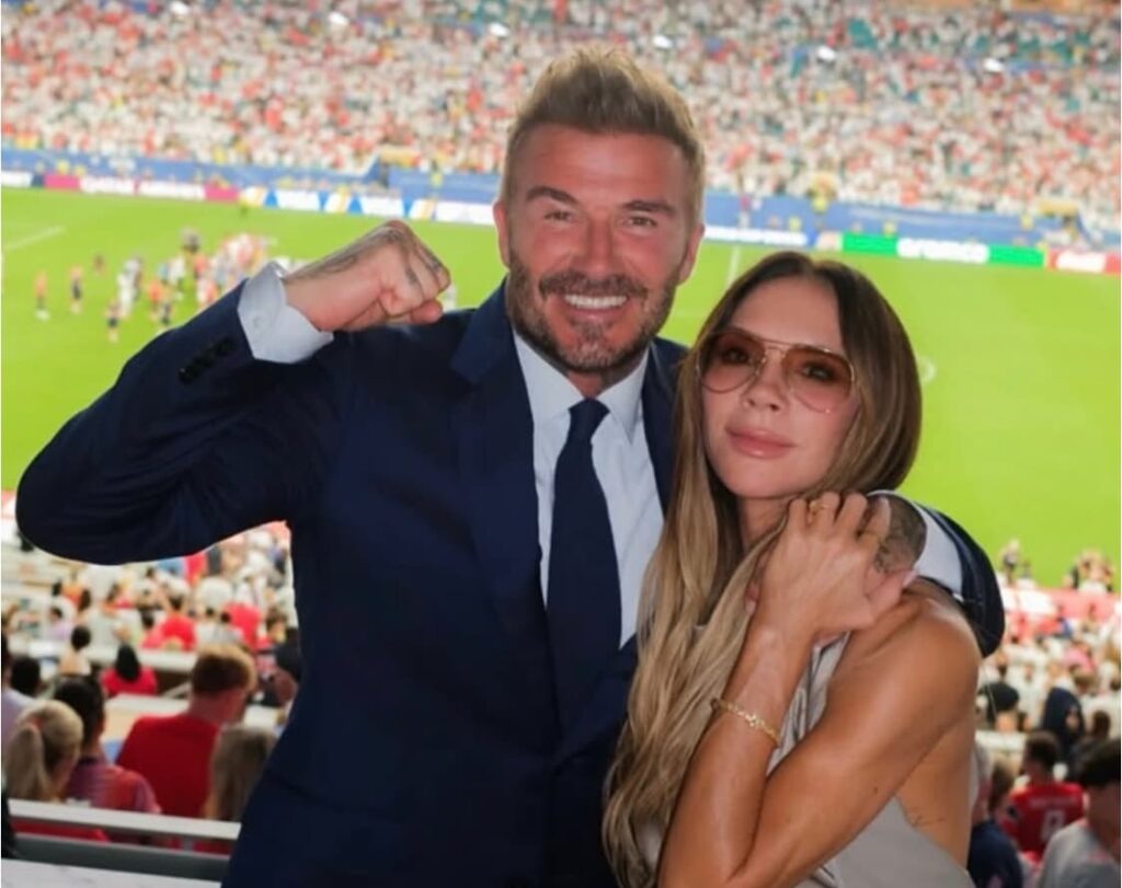 デヴィッド・ベッカム、ワールドカップで散った母国を見届け涙！妻ヴィクトリアが寄り添う姿も