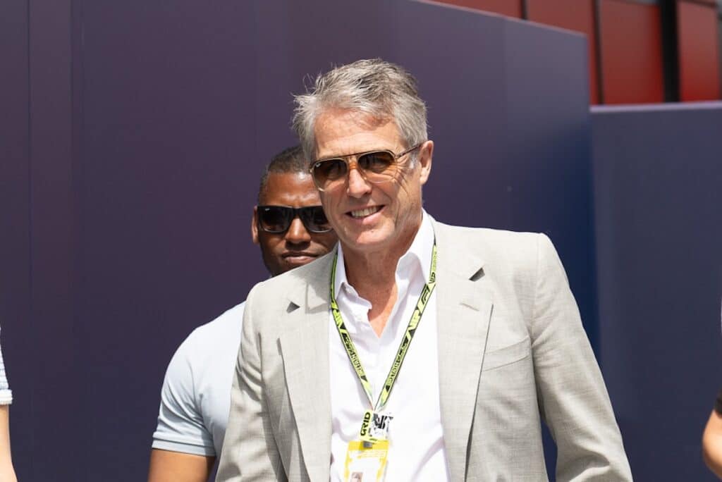 ヒュー・グラント、F1イギリスGP2026にて