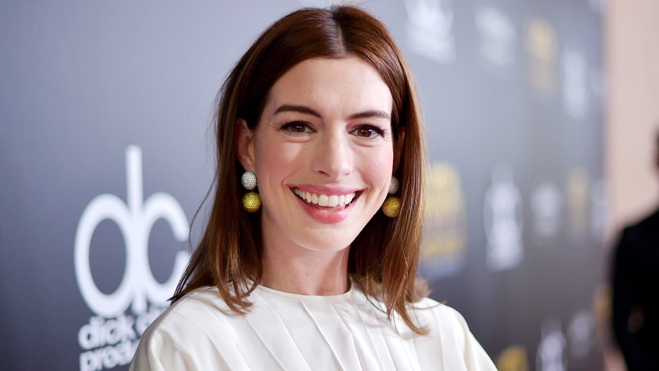 アン・ハサウェイ、第3子妊娠は予想外だった！おなかの子を“ブザービーター”と呼ぶ理由とは