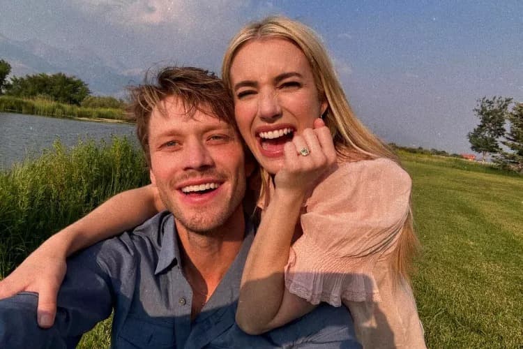 エマ・ロバーツが結婚！制作1,000時間のドレスで登場、叔母ジュリア・ロバーツも祝福