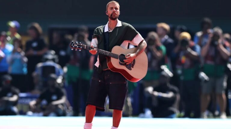 ジャスティン・ビーバー、W杯着用のSKYLRKスニーカーが約436万円で落札　収益は教育支援に