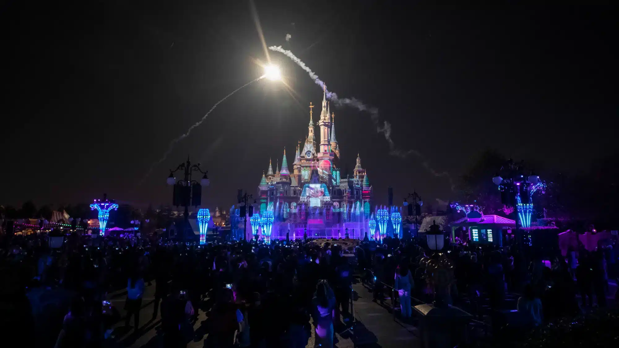 ディズニー、新たな組織再編で数百人規模の追加人員削減 ピクサーなどに多大な影響