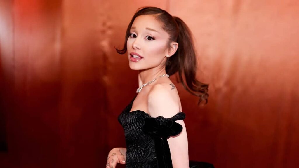 アリアナ・グランデ、活動休止についてファンに説明