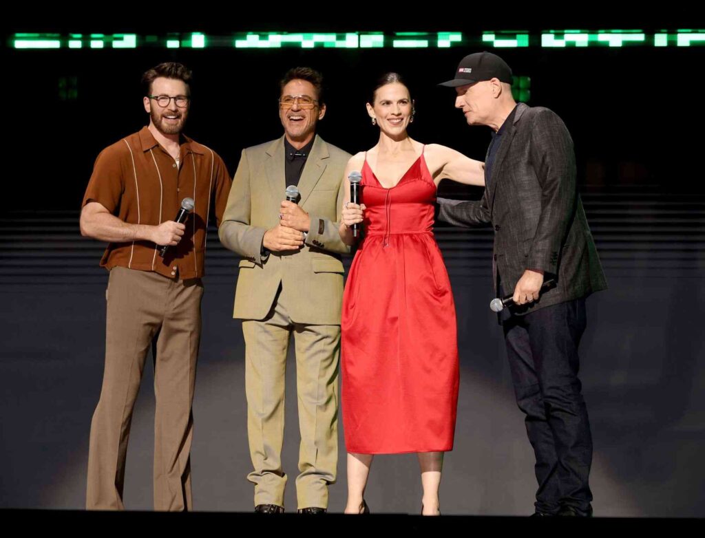 クリス・エヴァンス、ロバート・ダウニー・Jr.、ヘイリー・アトウェル、ケヴィン・ファイギ、D23 2026にて=現地時間8月14日
