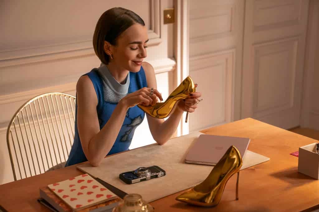 Netflixシリーズ『エミリー、パリへ行く』シーズン6より