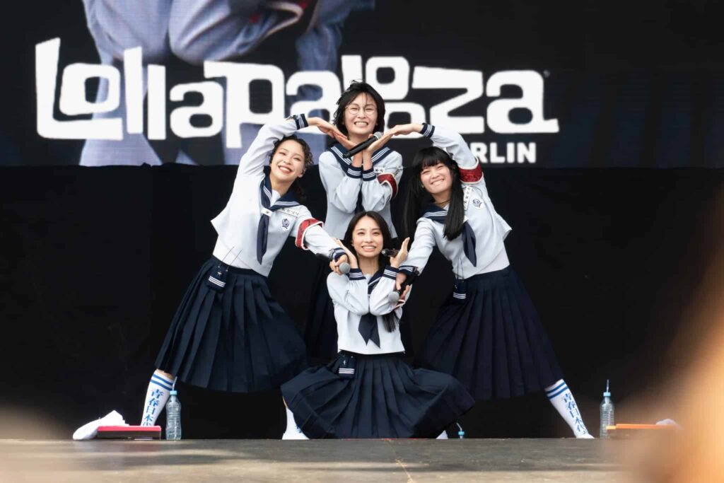 2026年7月18日、「ロラパルーザ・ベルリン」のステージに登場した新しい学校のリーダーズ