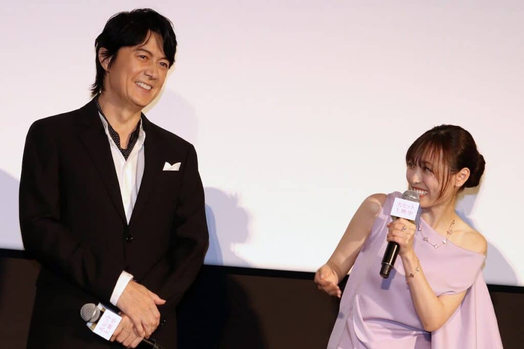 福山雅治がサプライズ登壇!福原遥主演『あの星が降る丘で、君とまた出会いたい。』公開記念舞台挨拶