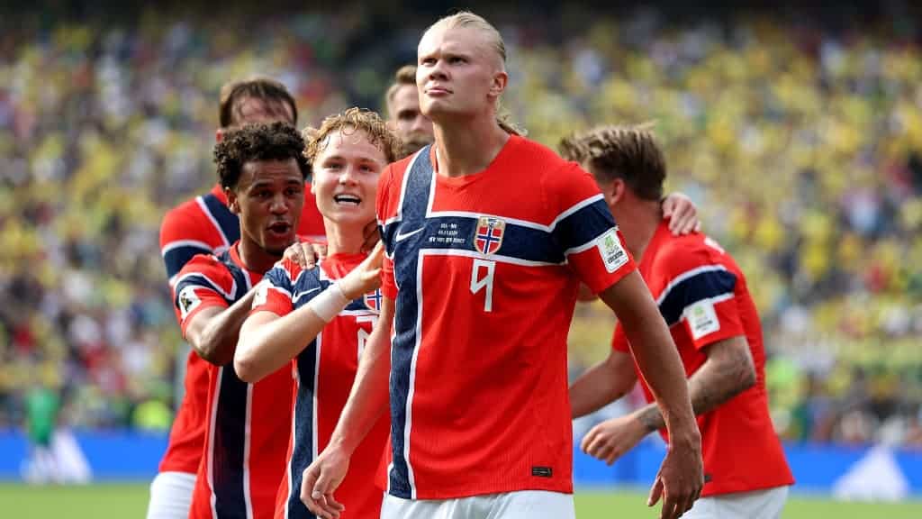 FIFAワールドカップ2026ラウンド16(ブラジル対ノルウェー)に出場したアーリング・ハーランド(中央)