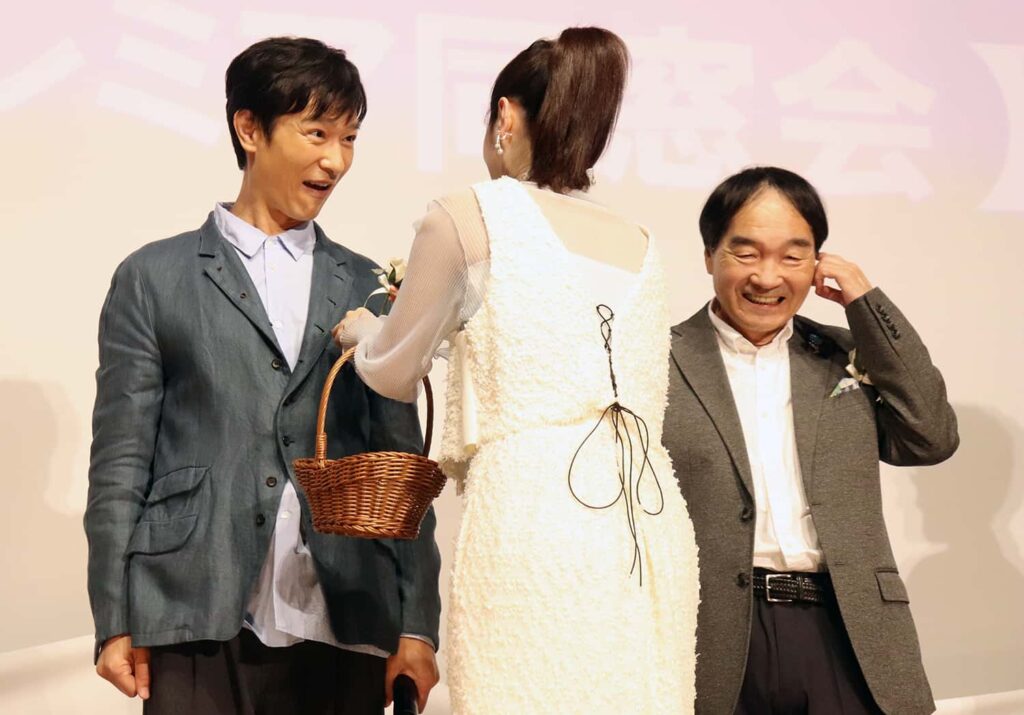 (左から)堺雅人、小野花梨、きたろう