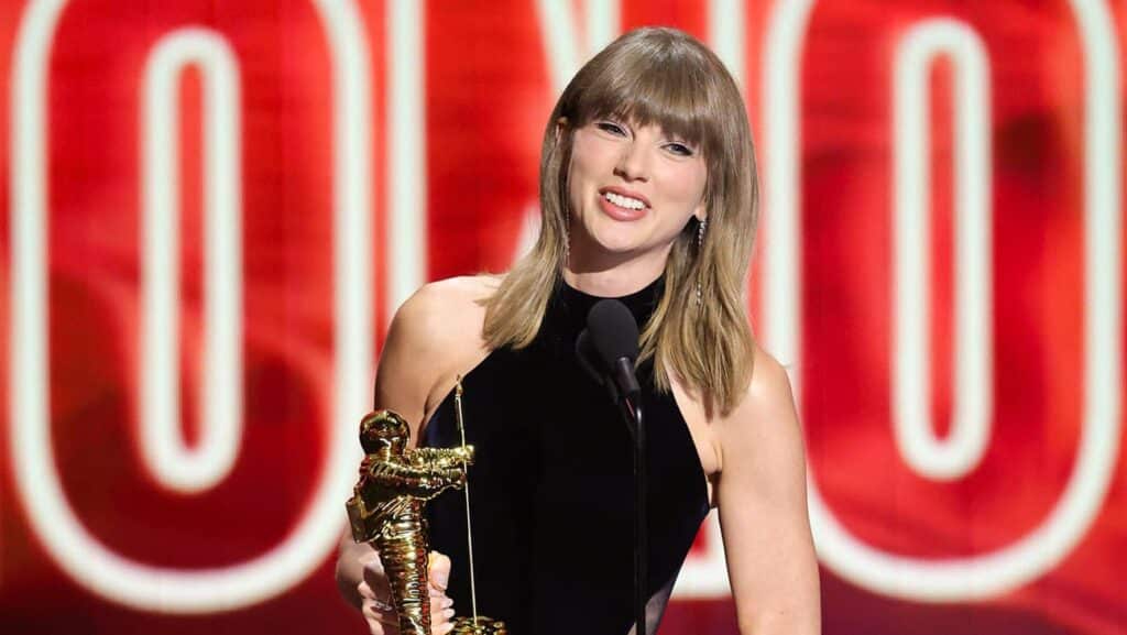 テイラー・スウィフト、「2026 MTV VMAs」最高賞で記録更新！亡きドリー・パートンへ捧ぐ感動スピーチ